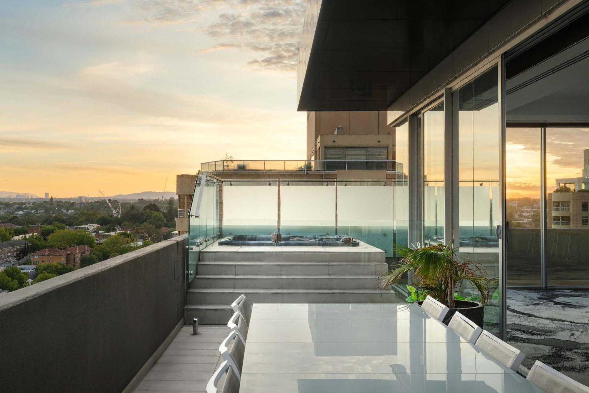 The Olsen Art Series 5* Melbourne