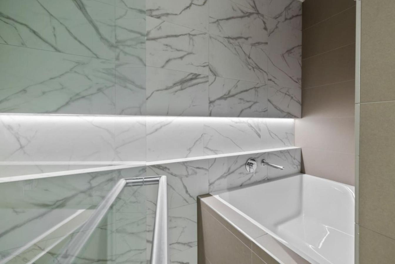 Wonderful Westside Place Apartment *