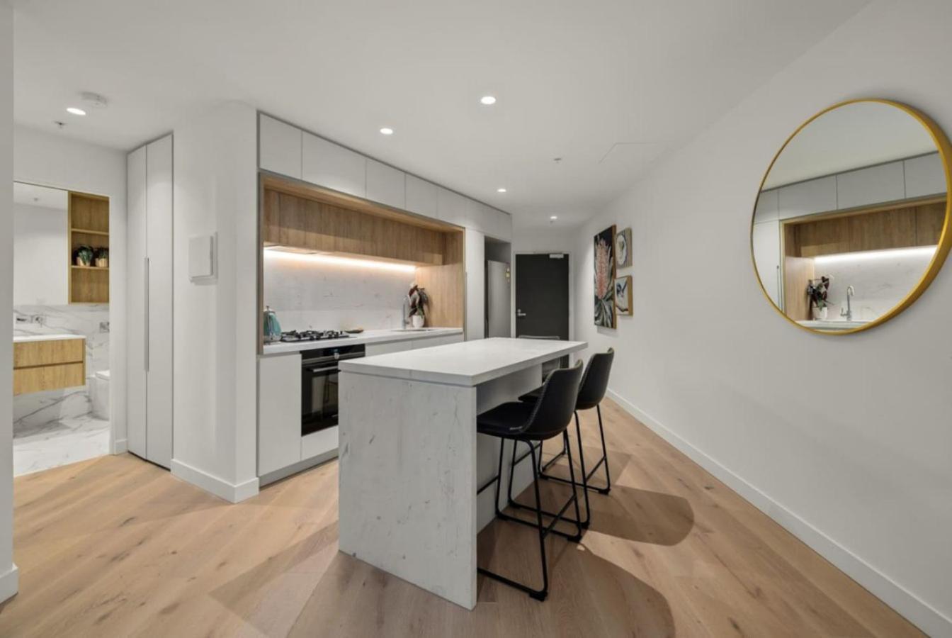 Wonderful Westside Place Apartment