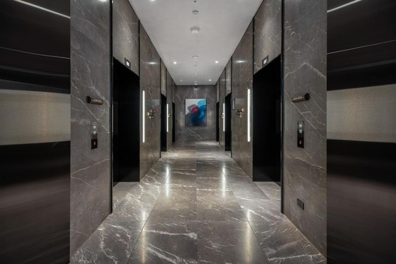 Wonderful Westside Place Apartment *
