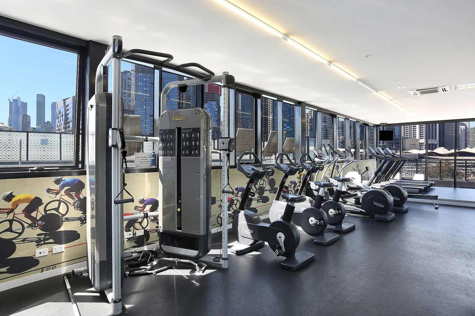 Apartment Rooftop Pool 2br At Marvel Stadium With Free Parking
