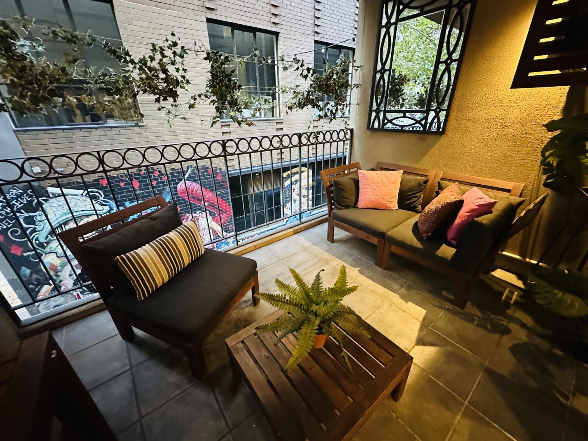 Cbd Boutique 2br With Terrace Apartment