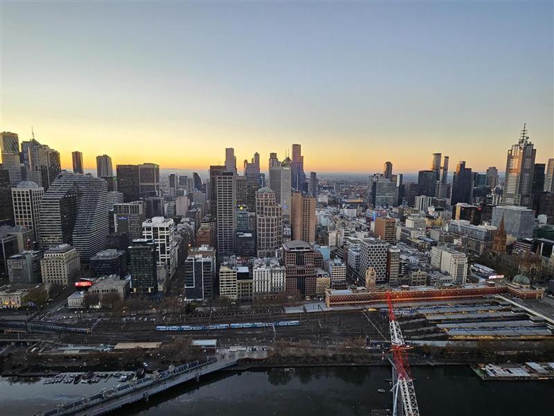 Level 50 With Skyline Views Melbourne