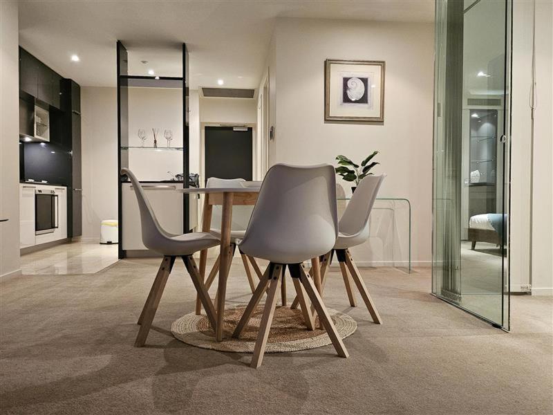Apartment Level 50 With Skyline Views