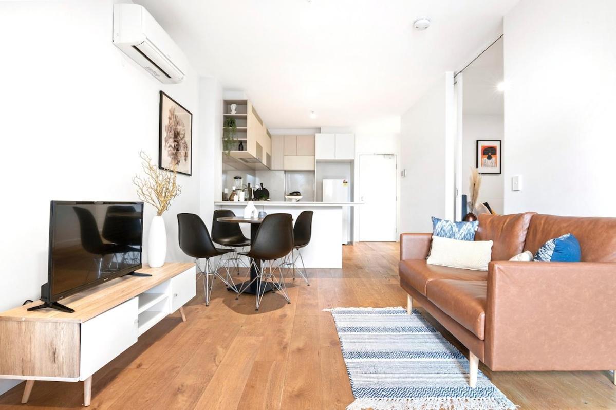 Modern 2br Cbd Stunning Views & Pool *