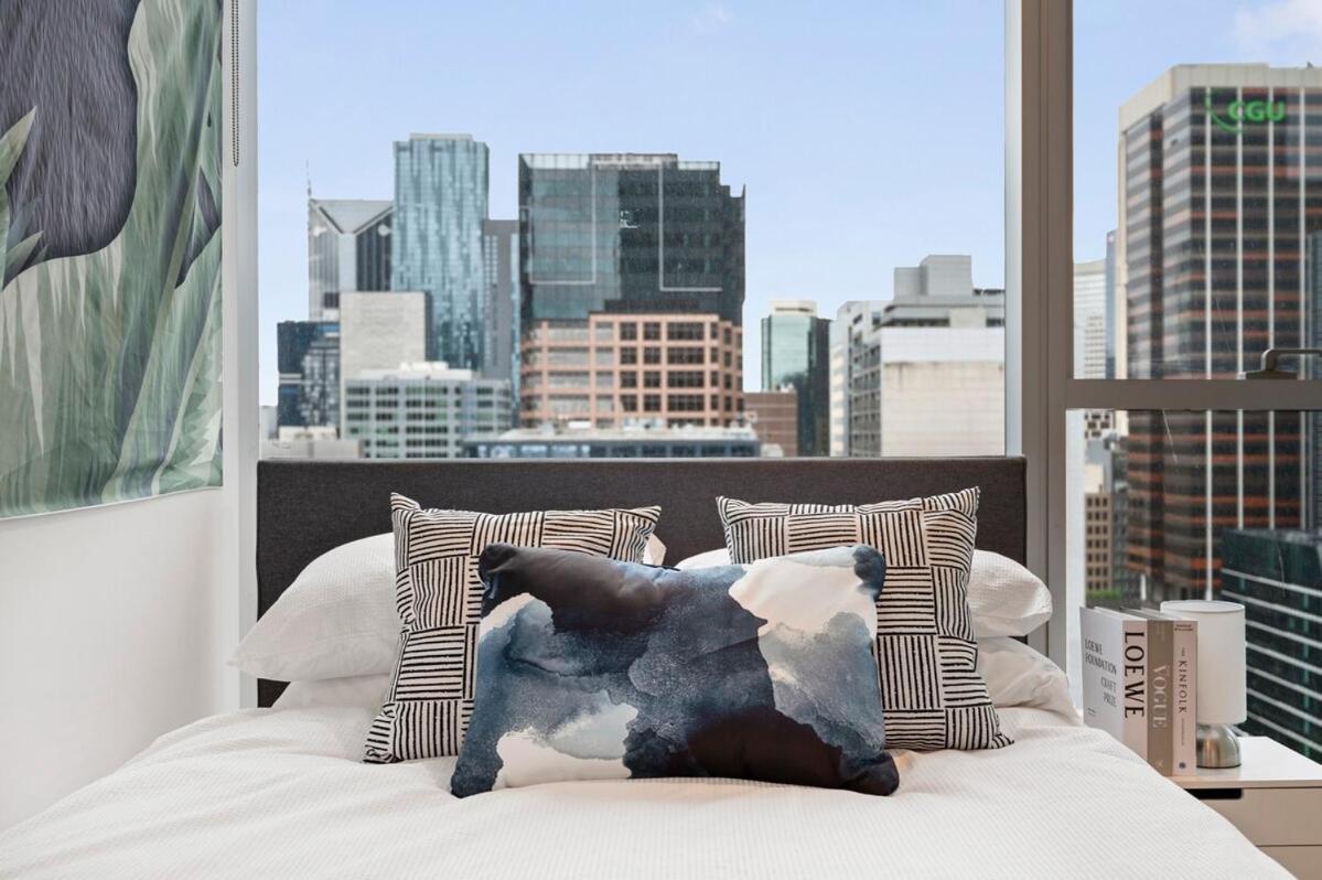 Modern 2br Cbd Stunning Views & Pool Apartment Melbourne