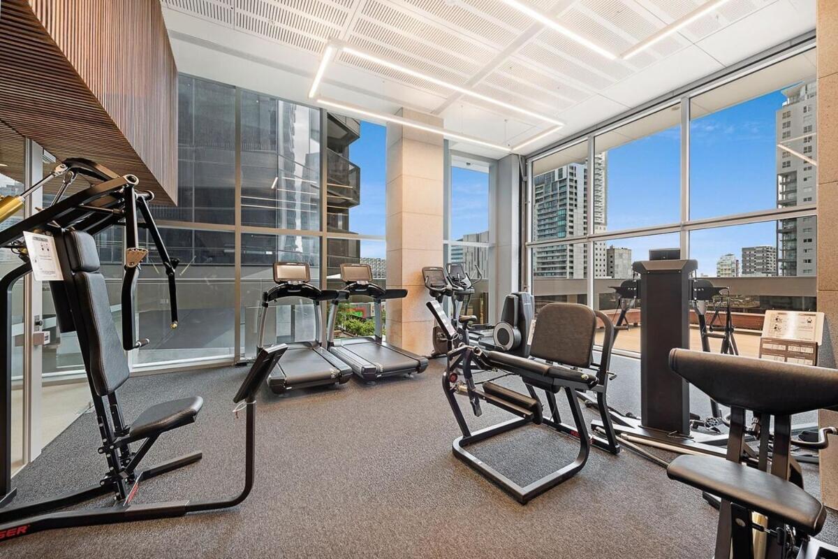 Modern 2br Cbd Stunning Views & Pool * Melbourne