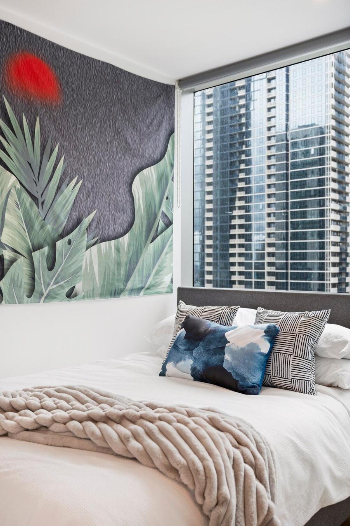 Modern 2br Cbd Stunning Views & Pool Apartment Melbourne