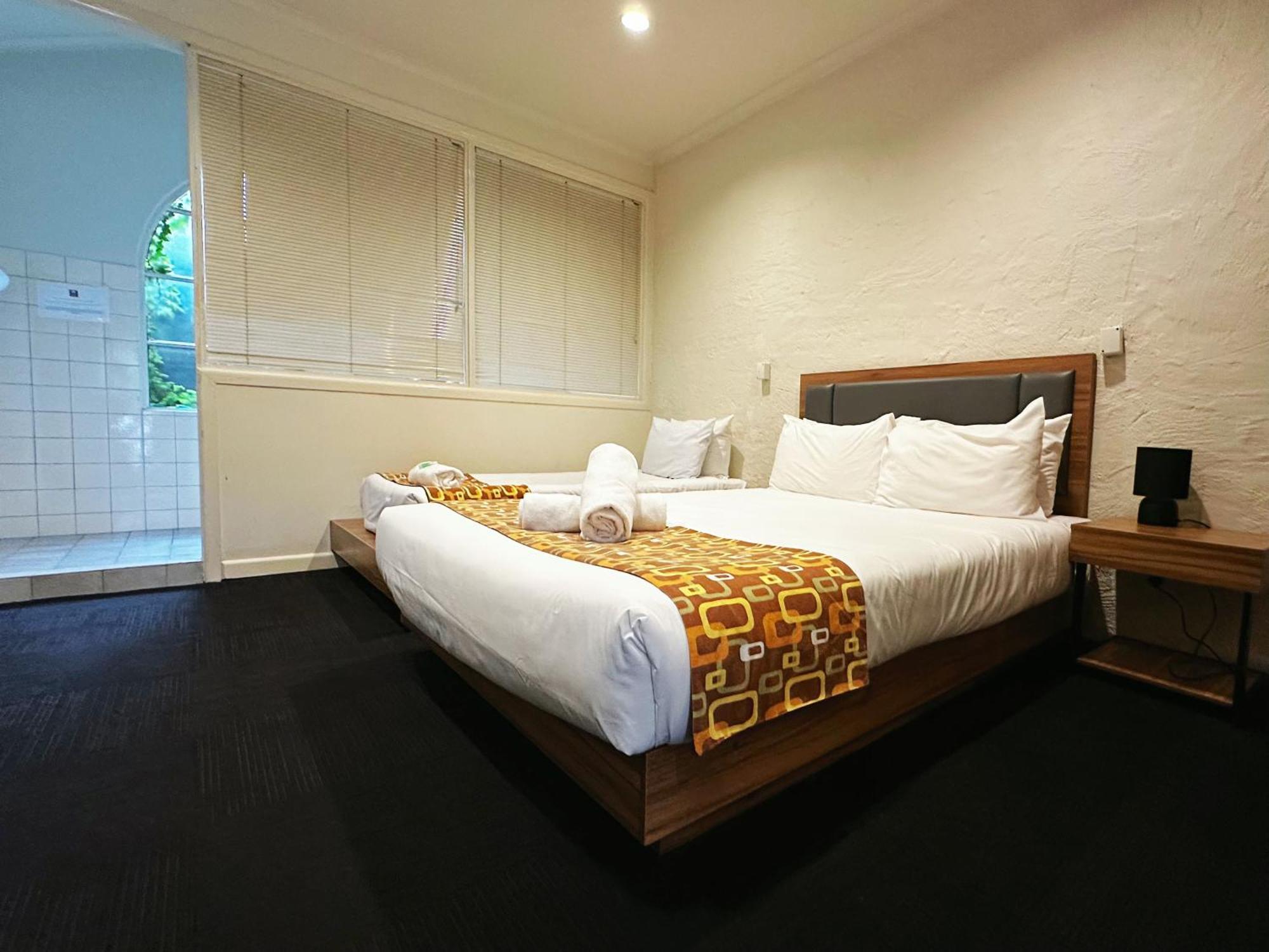 Greensborough Motel 3*