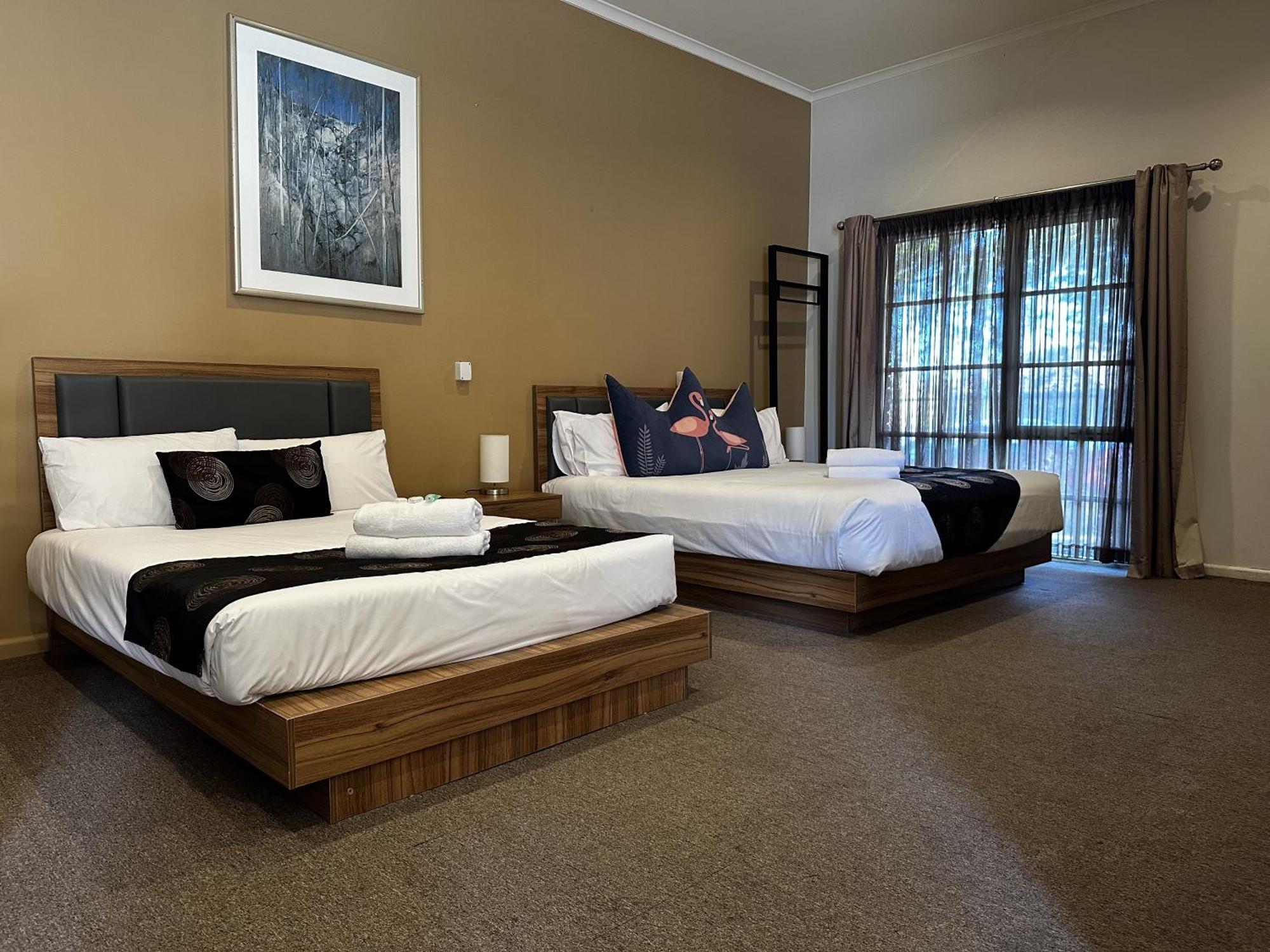 Greensborough 3*