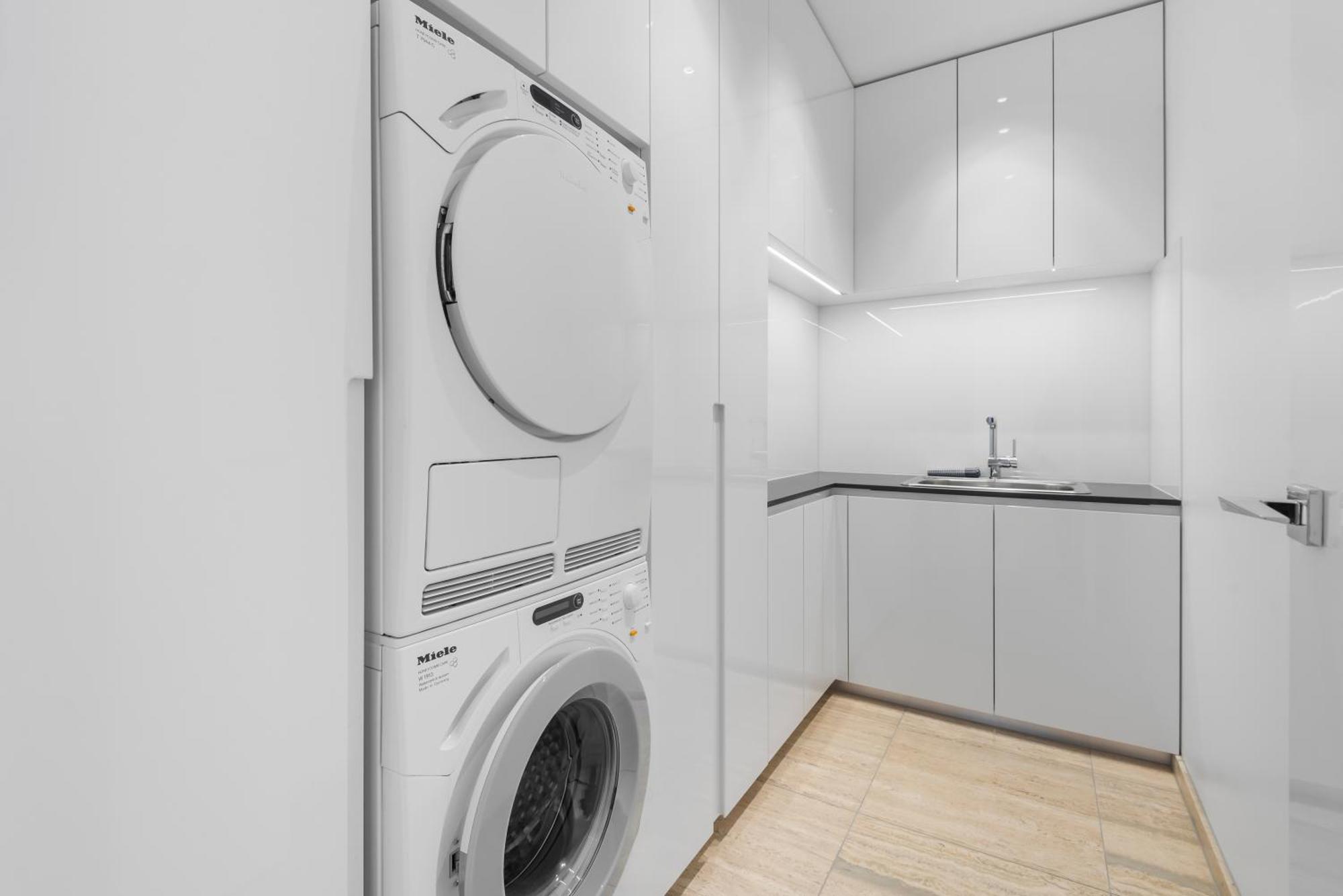 Complete Host Abode318 Melbourne