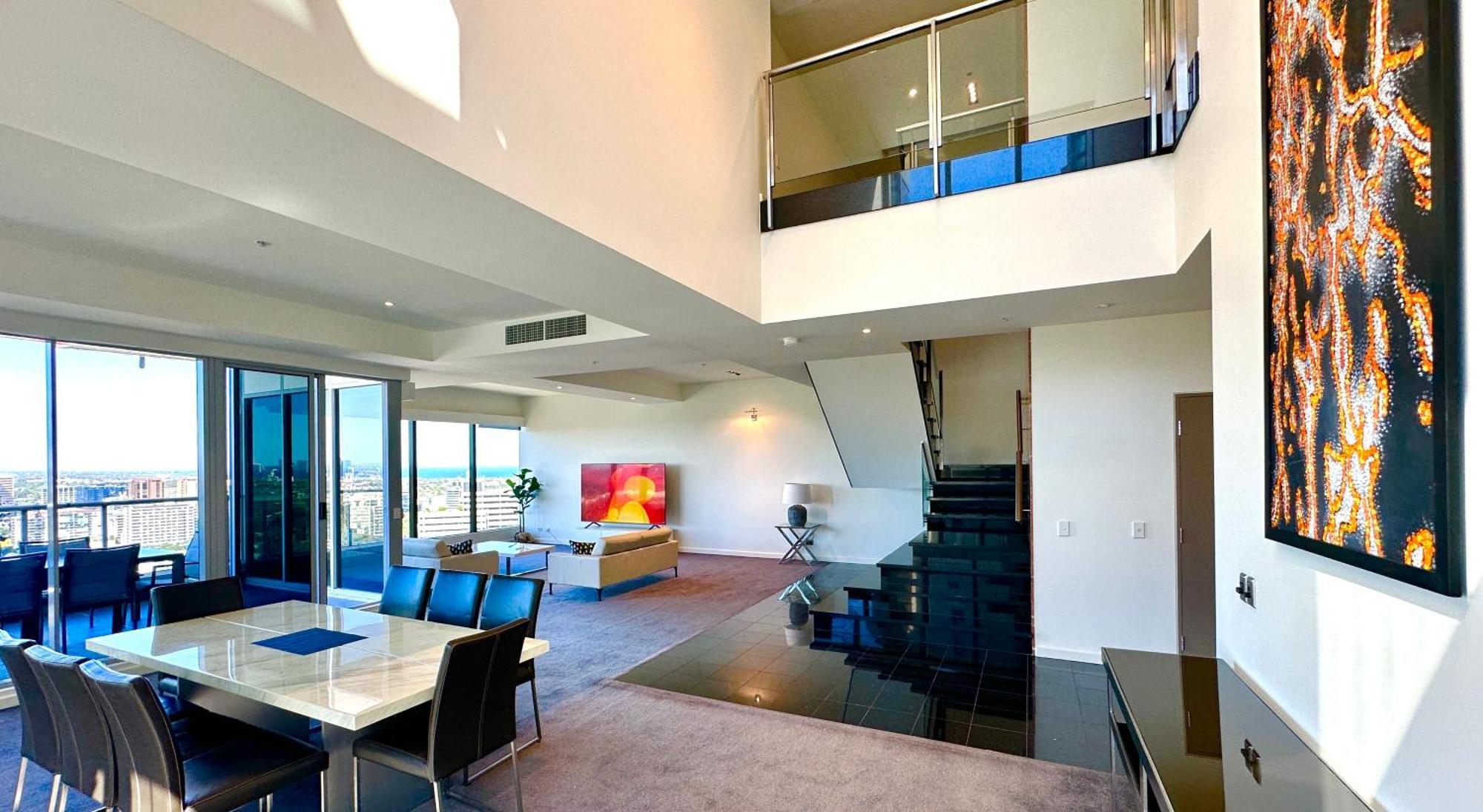Luxury Duplex-penthouse Near Casino Mcec & Mcg Apartment *