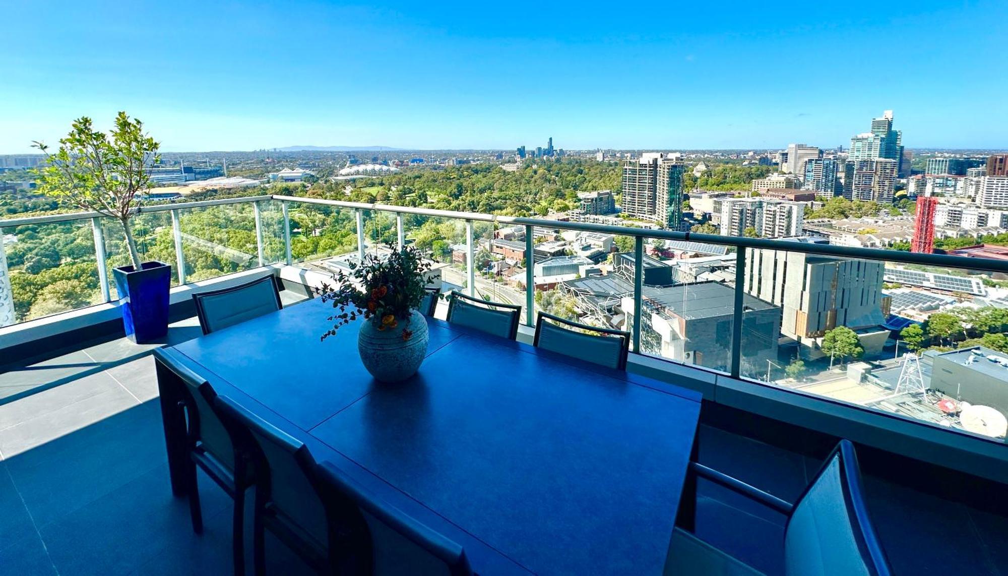 Apartment Luxury Duplex-penthouse Near Casino Mcec & Mcg *