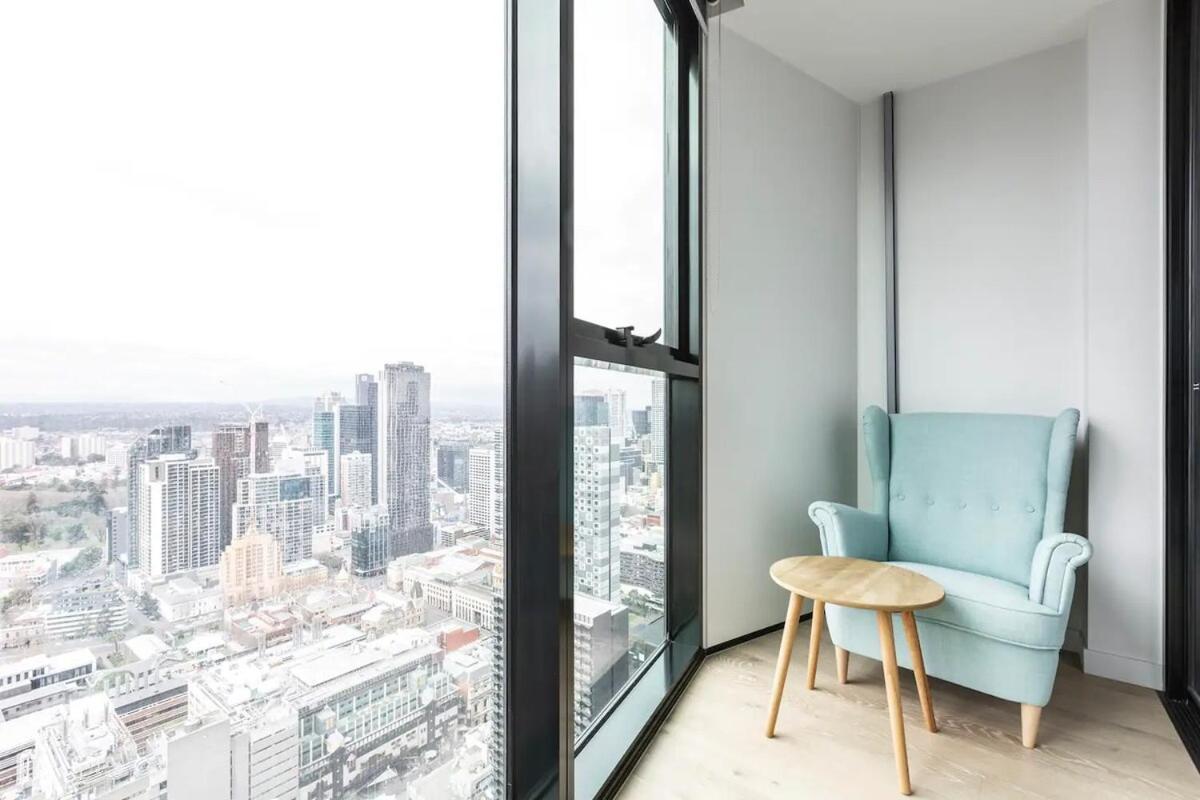 1br Cbd High Rise Unit!