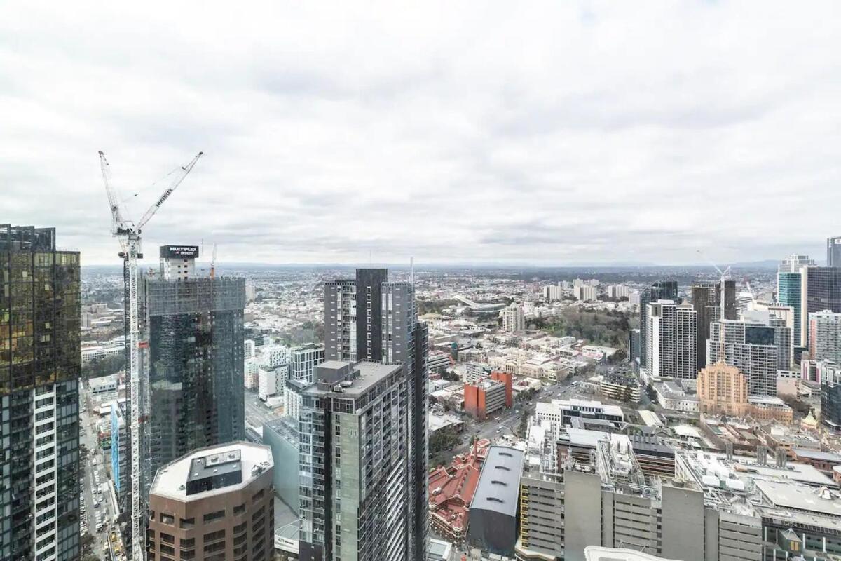 Apartment 1br Cbd High Rise Unit! *