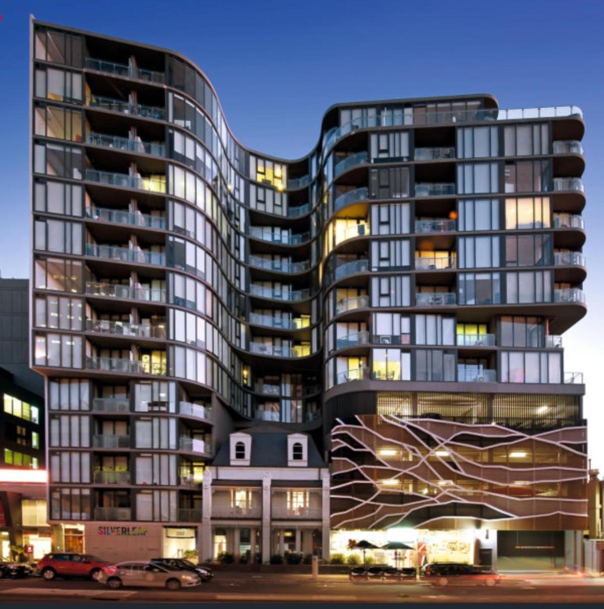 Views With Free Parking Apartment Melbourne