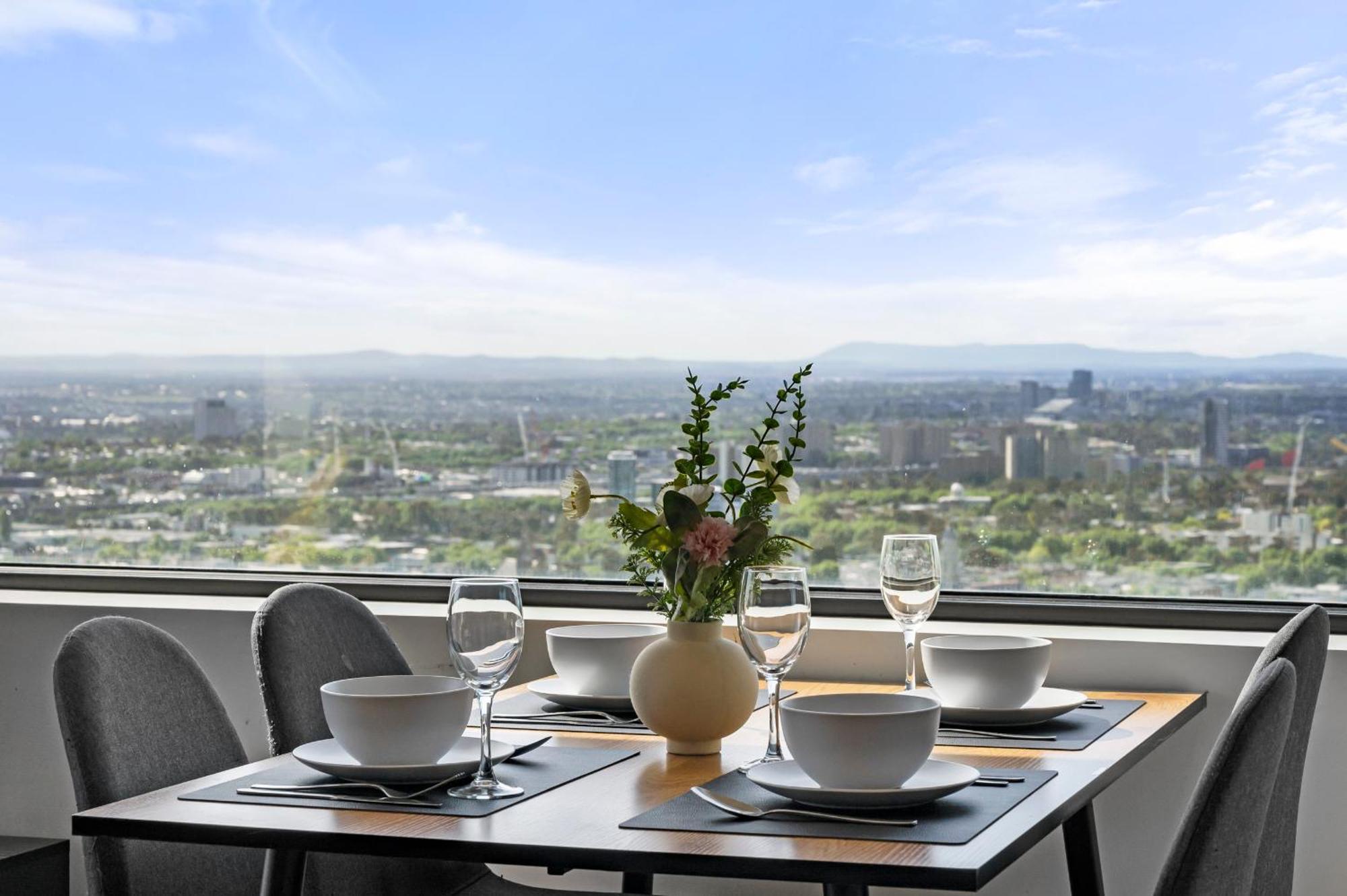 Breathtaking Views At Spacious In Cbd With Gym *
