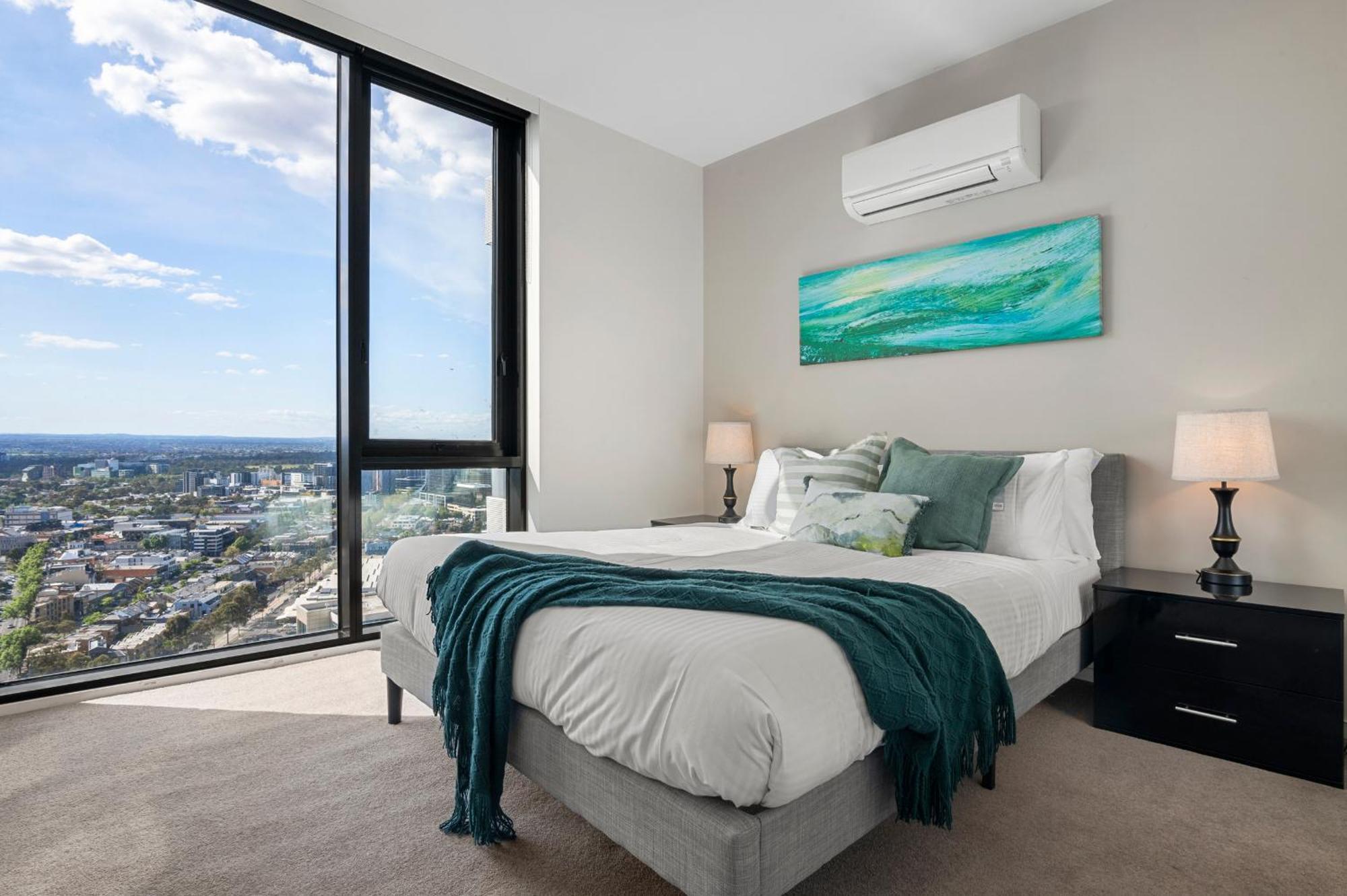 Breathtaking Views At Spacious In Cbd With Gym *