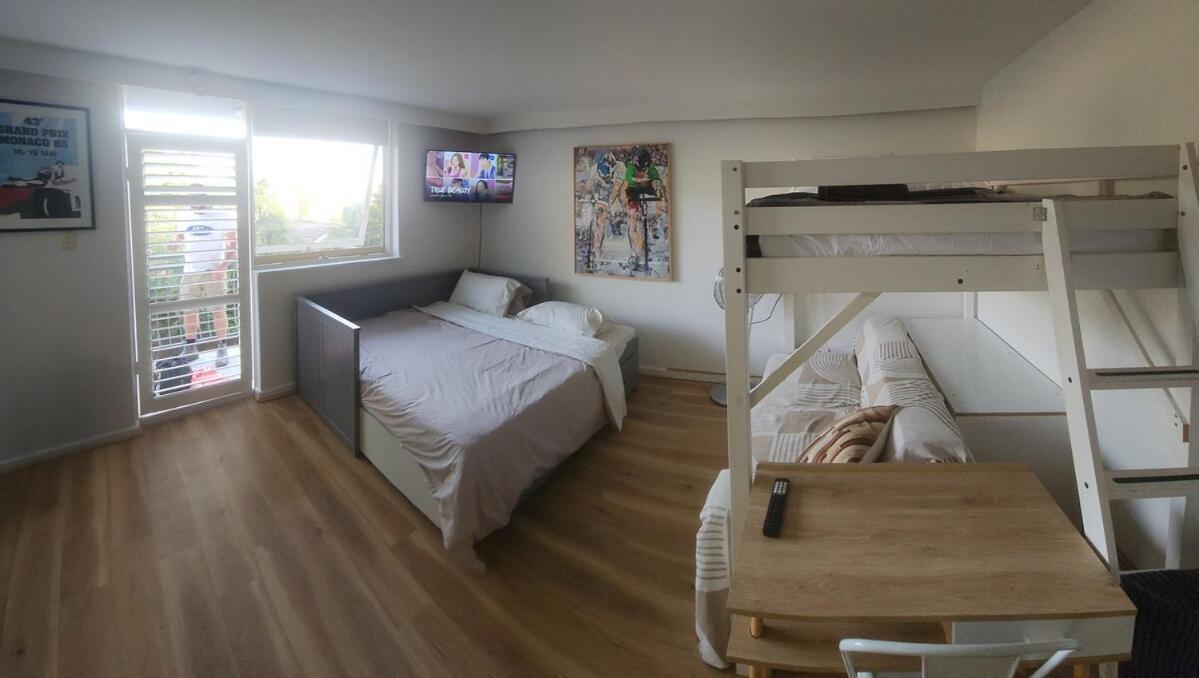 Beach-chic With Rooftop In Heart Of St Kilda Melbourne
