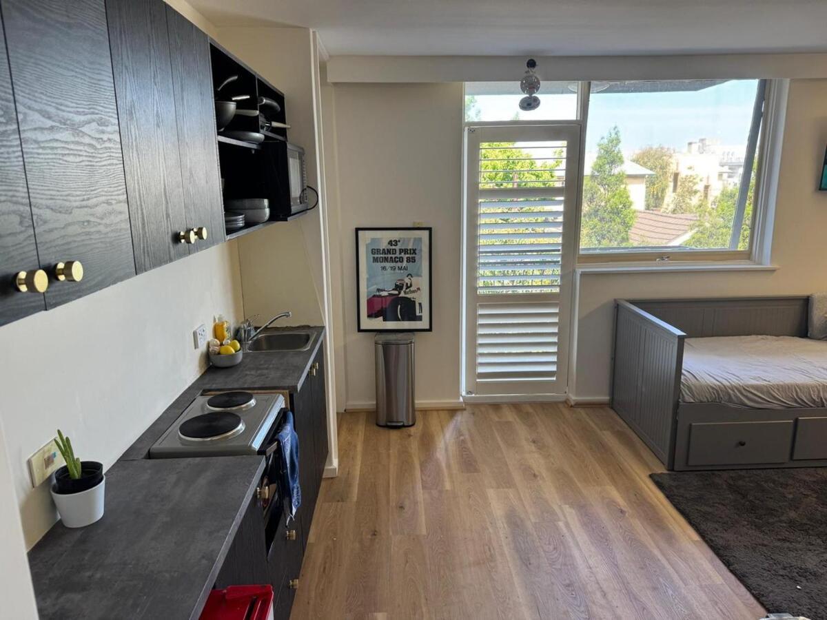 Beach-chic With Rooftop In Heart Of St Kilda Apartment