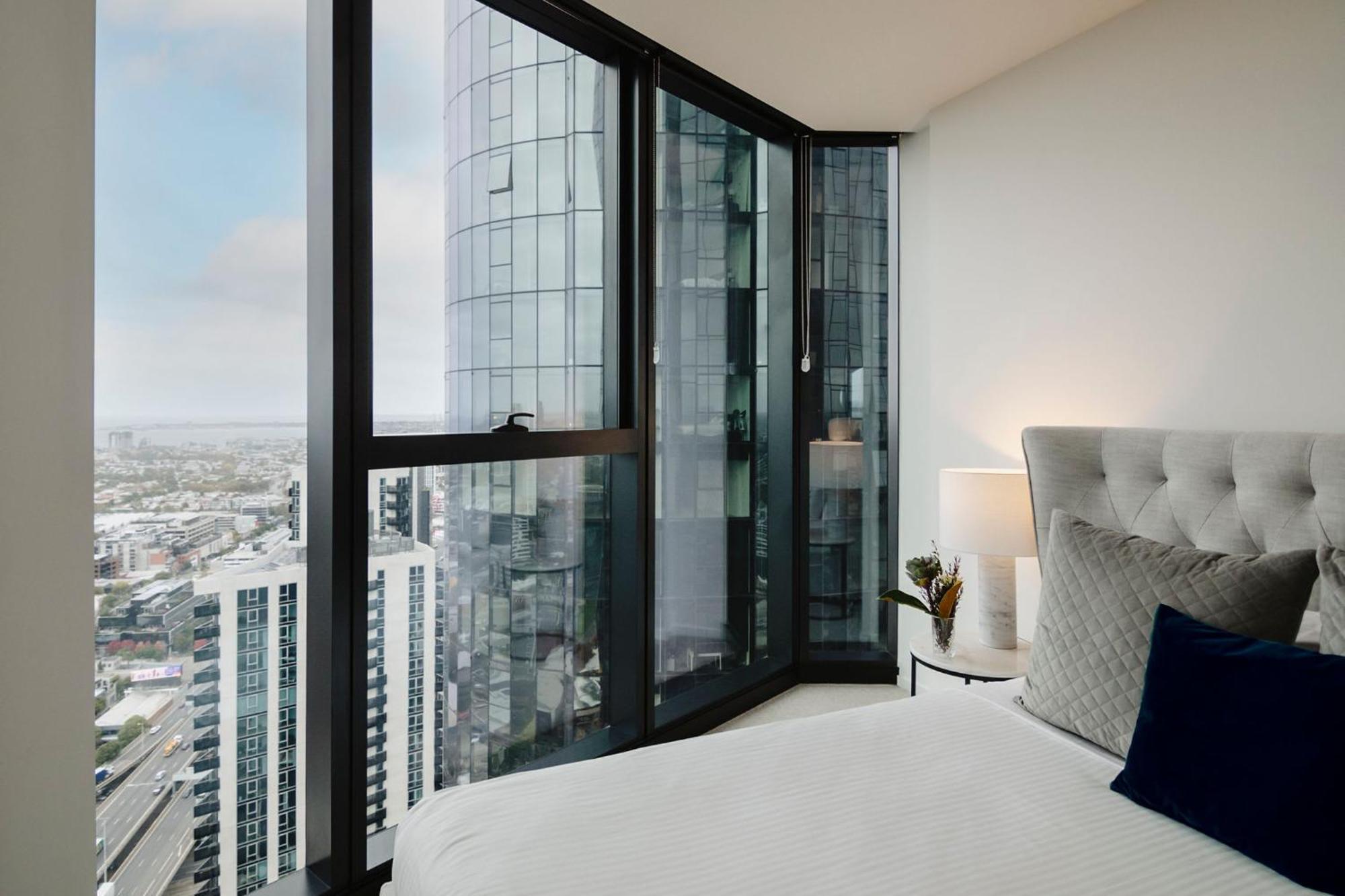 Sophisticated Skyline Serenity At Southbank Apartment