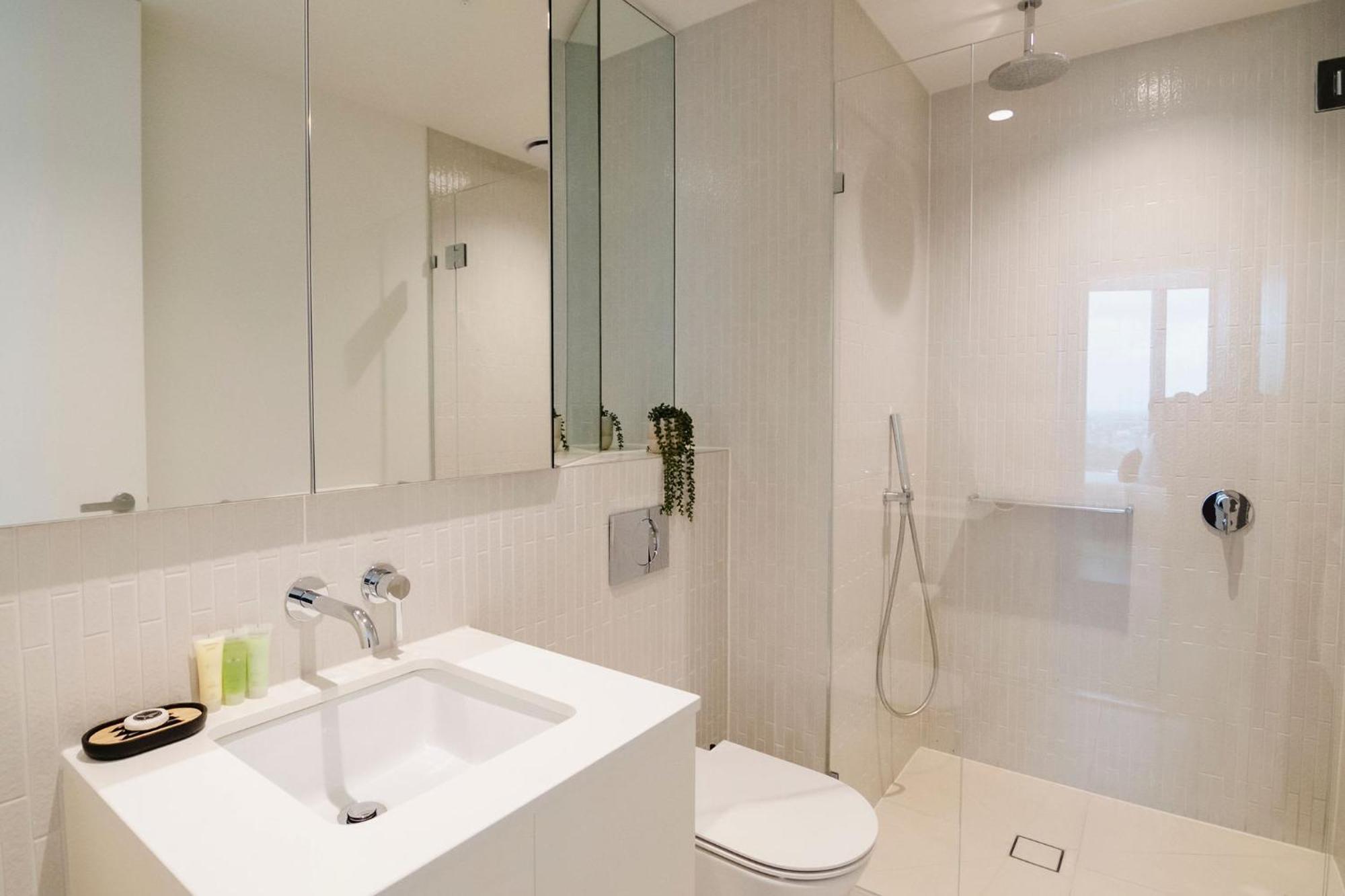 Sophisticated Skyline Serenity At Southbank Apartment *