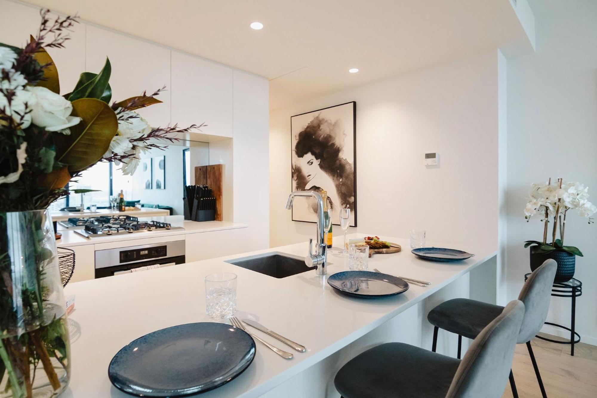 Sophisticated Skyline Serenity At Southbank Apartment