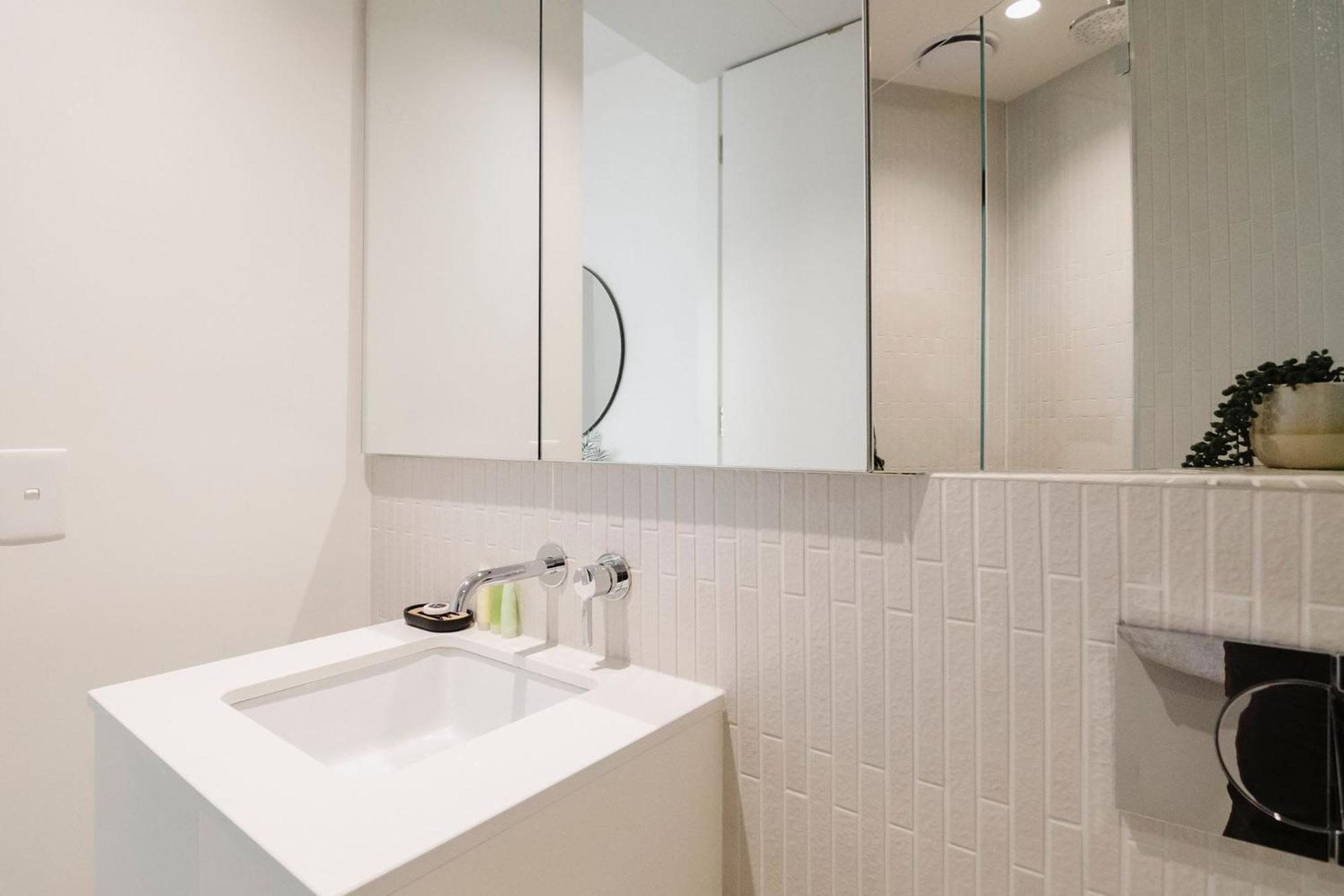 Apartment Sophisticated Skyline Serenity At Southbank *