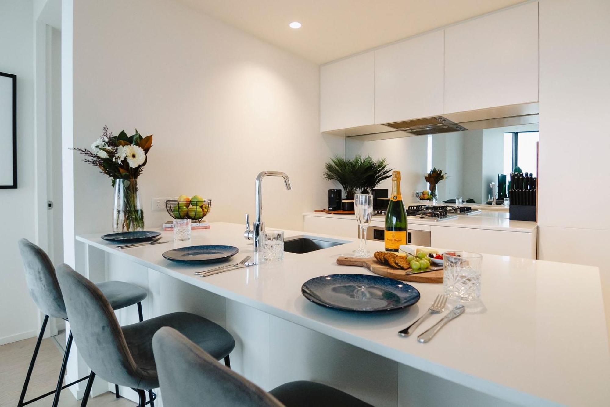 Sophisticated Skyline Serenity At Southbank Apartment Melbourne