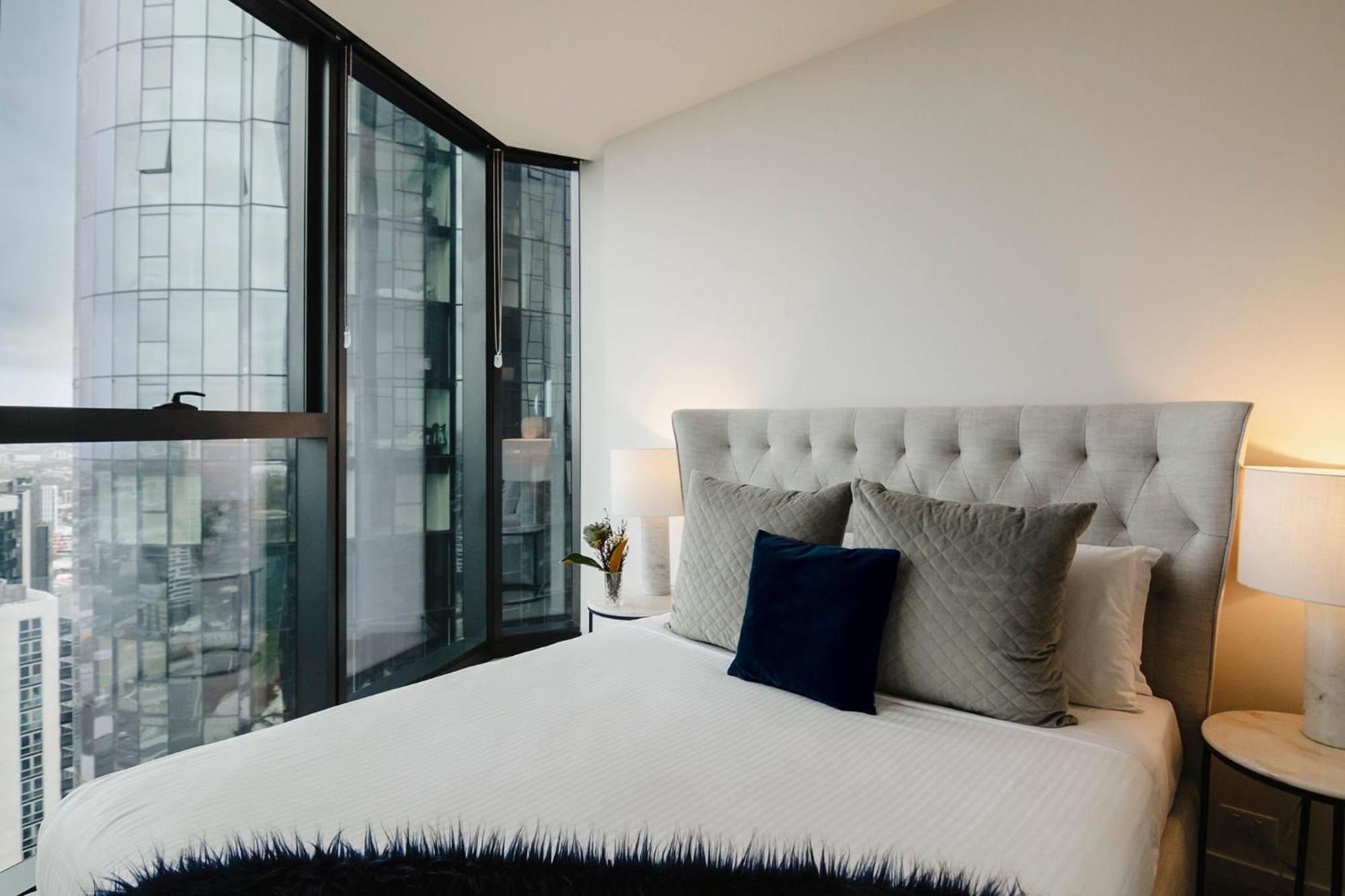 Sophisticated Skyline Serenity At Southbank