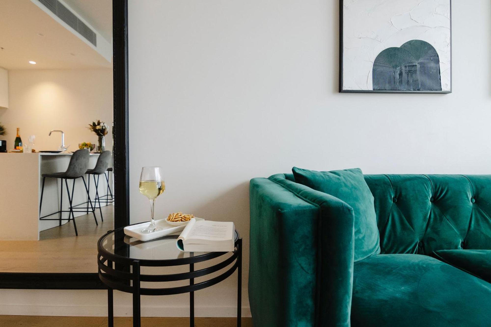 Sophisticated Skyline Serenity At Southbank Apartment *