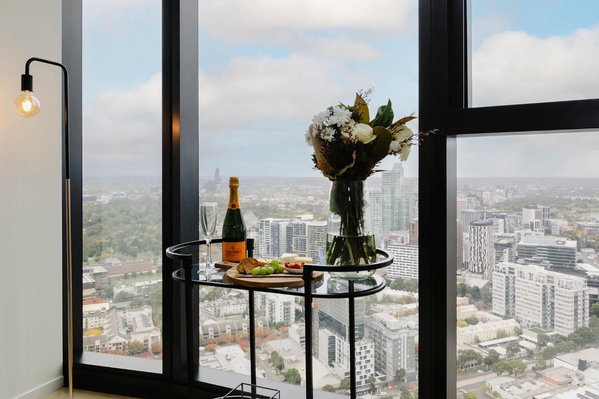 Sophisticated Skyline Serenity At Southbank