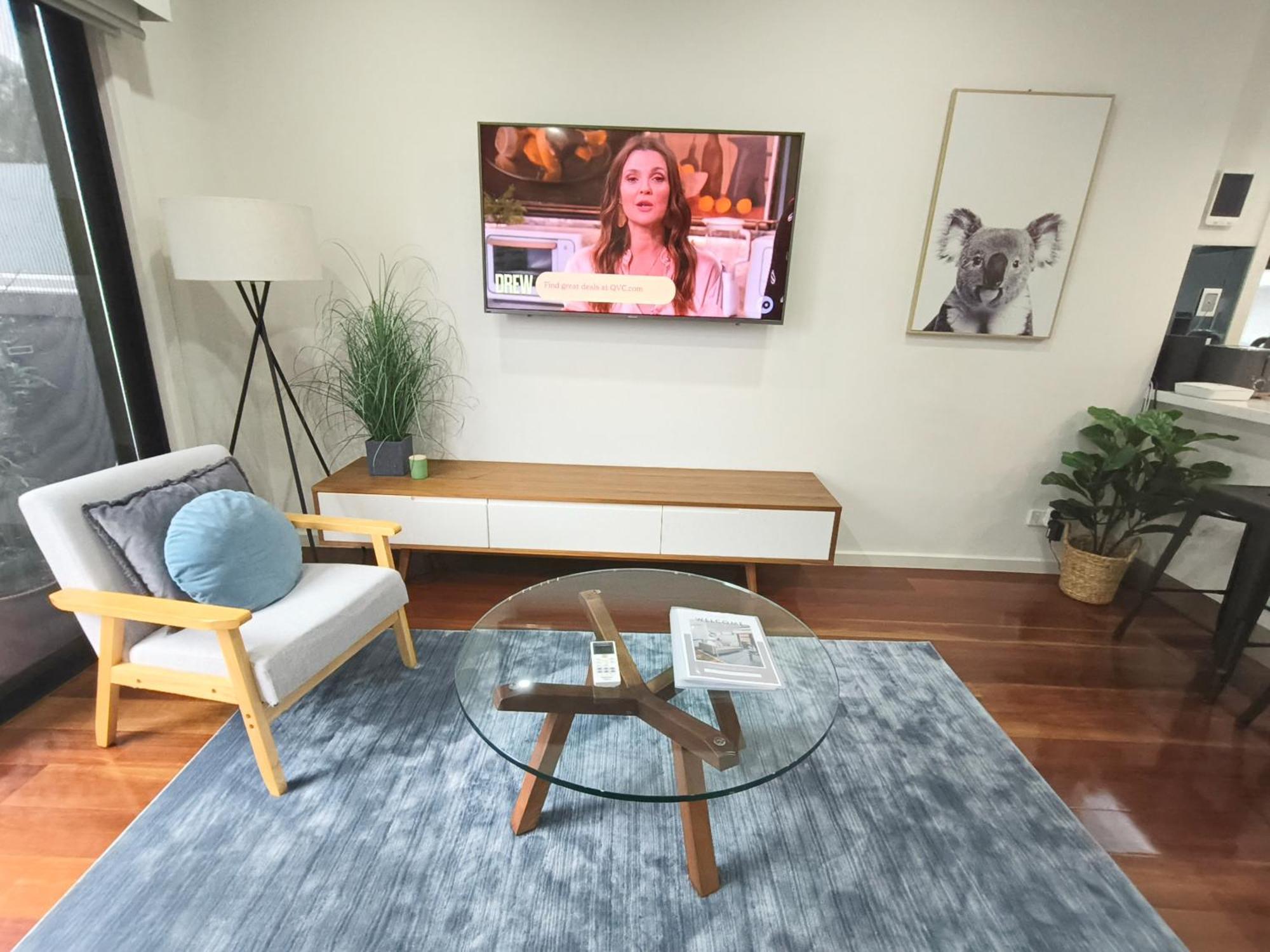 Luxury Beachside Townhouse - Walk To - Private Rooftop Terrace