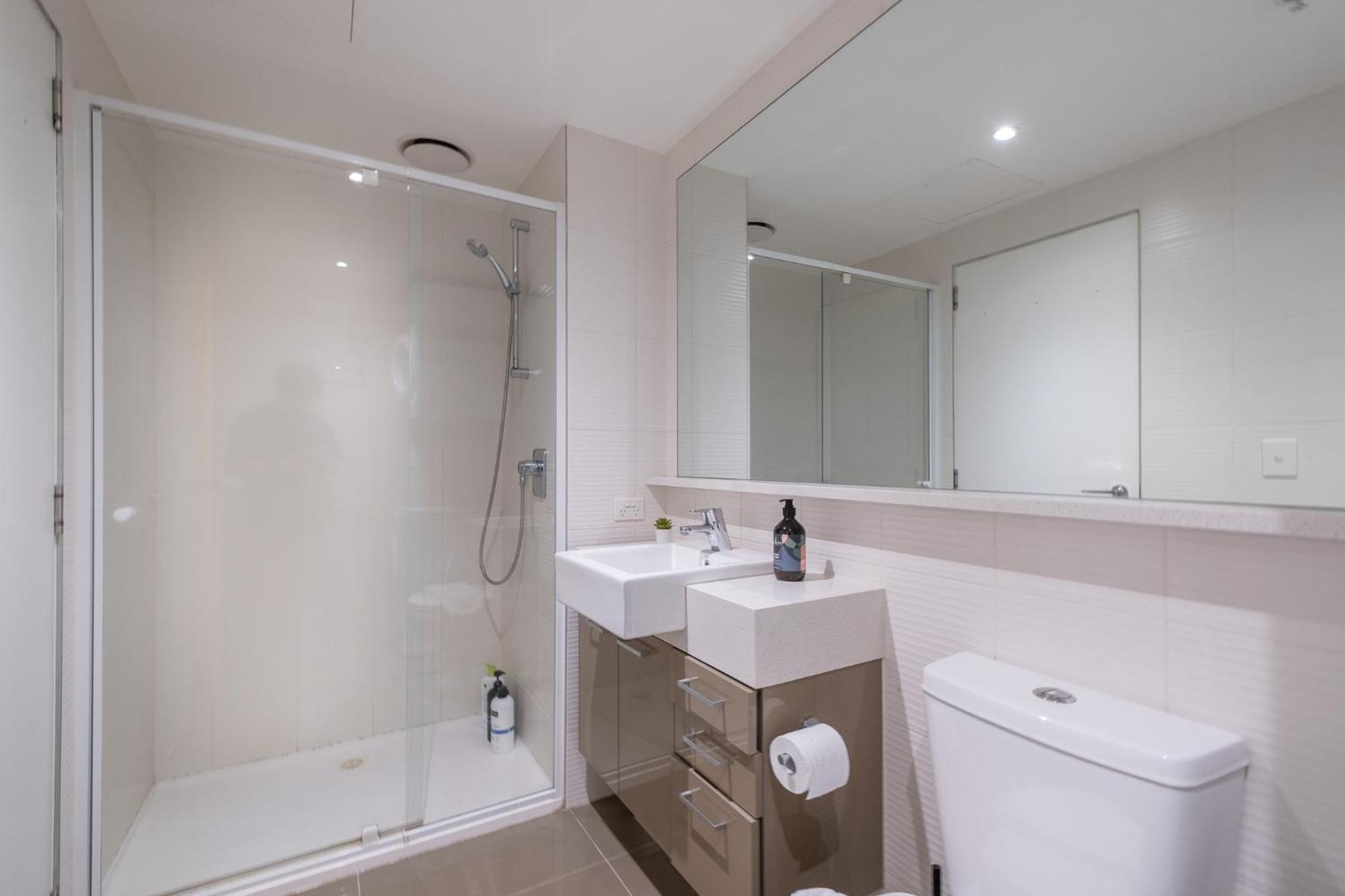 Apartment Three Br With High Level View *