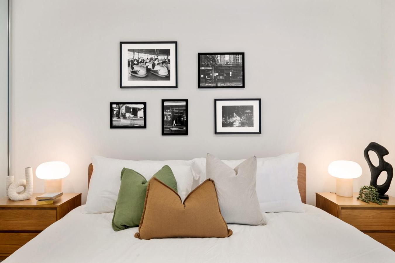 Peaceful Escape With King Bed, Parking And Walk To Cbd! Melbourne