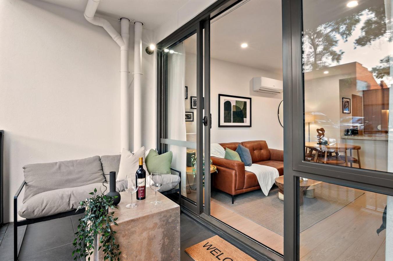 Peaceful Escape With King Bed, Parking And Walk To Cbd! Melbourne