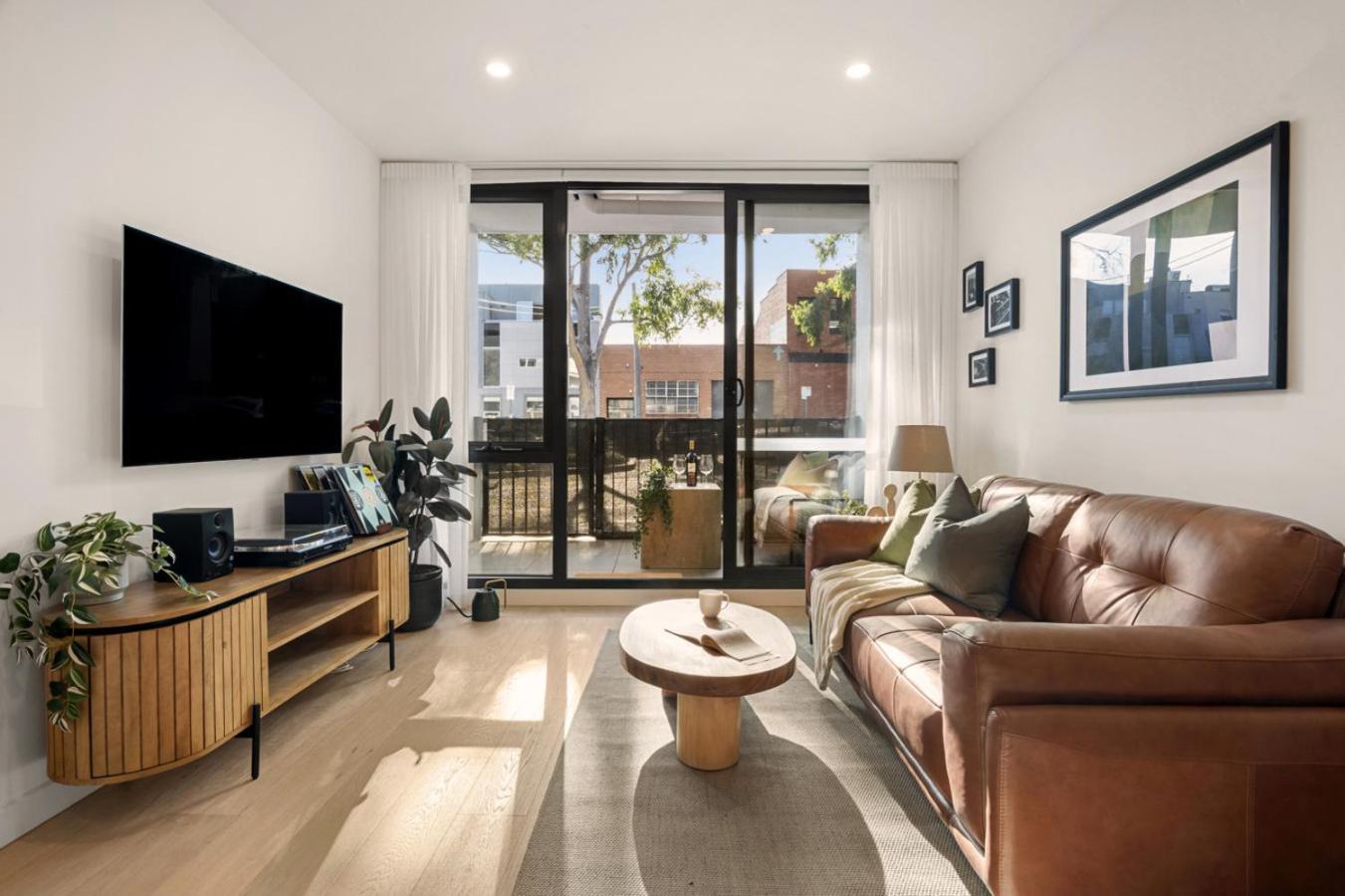 Peaceful Escape With King Bed, Parking And Walk To Cbd! Melbourne