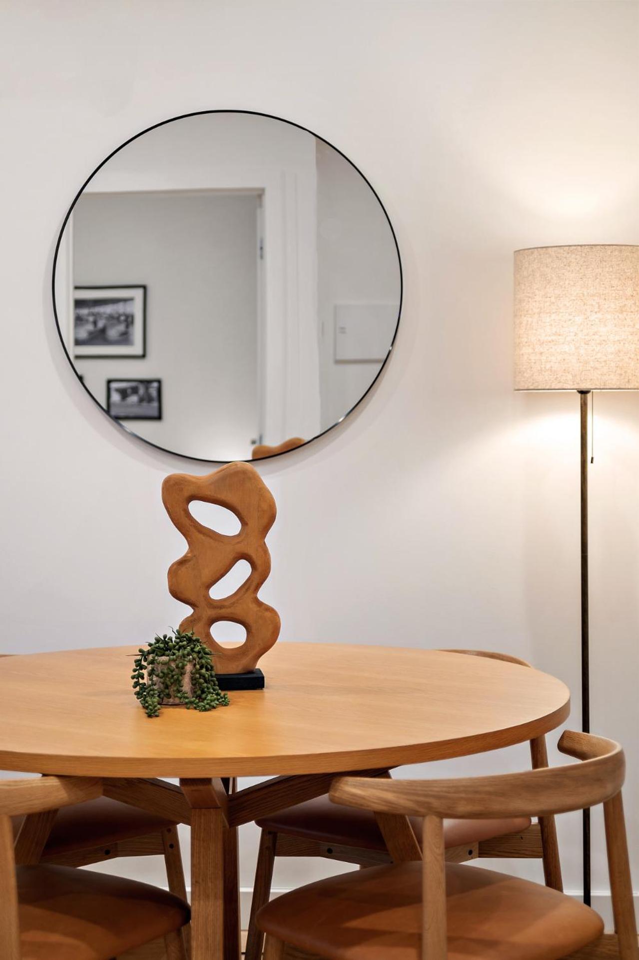 Peaceful Escape With King Bed, Parking And Walk To Cbd! Apartment
