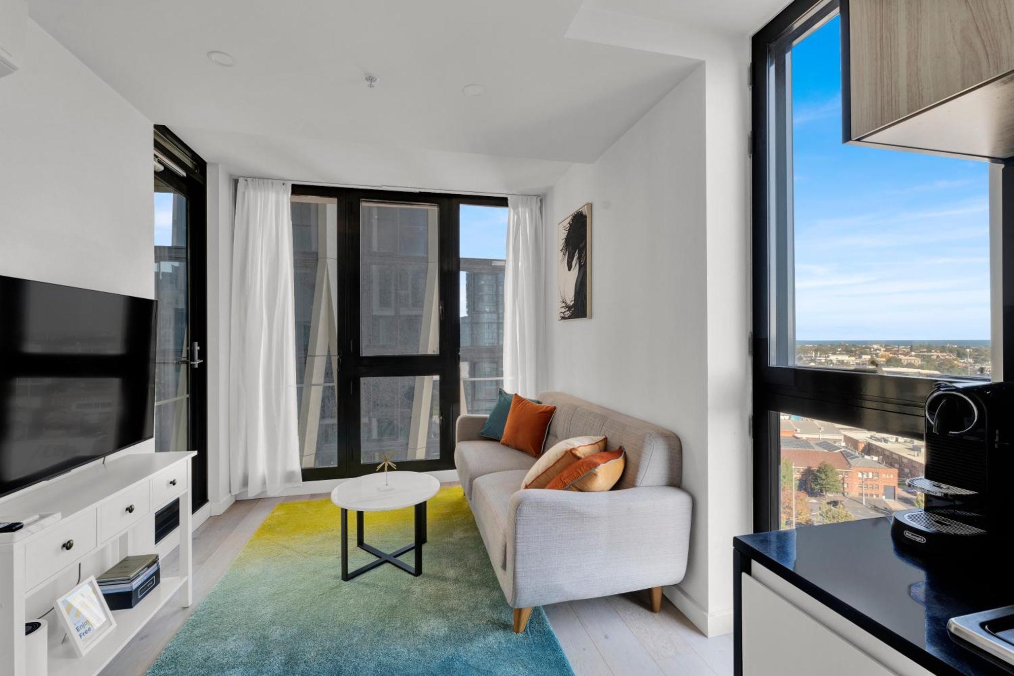 Gorgeous 2bed 2bath Near Crown