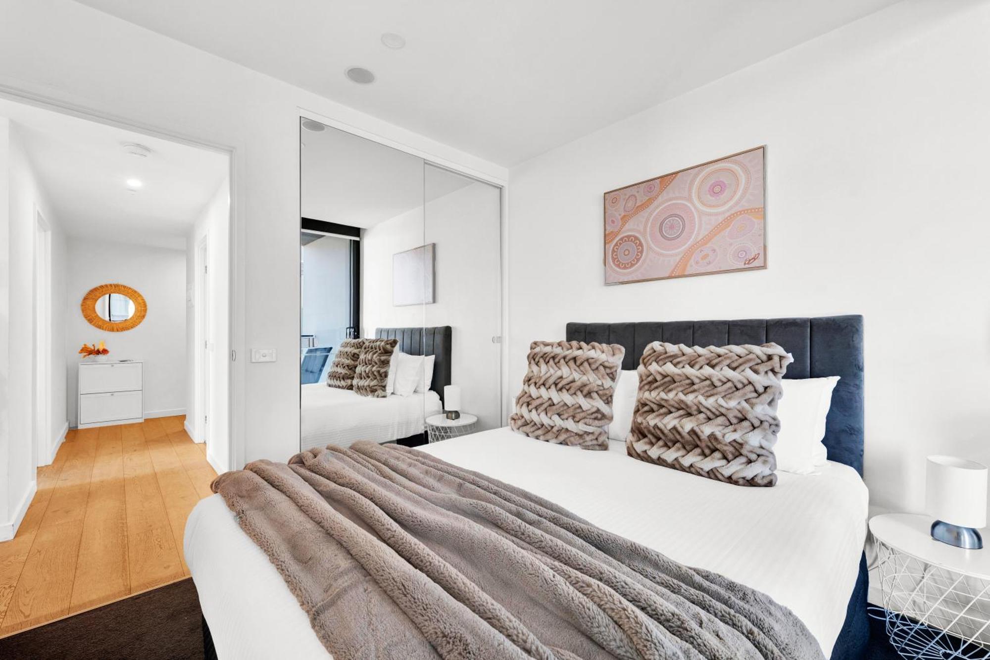 Apartment Gorgeous 2bed 2bath Near Crown