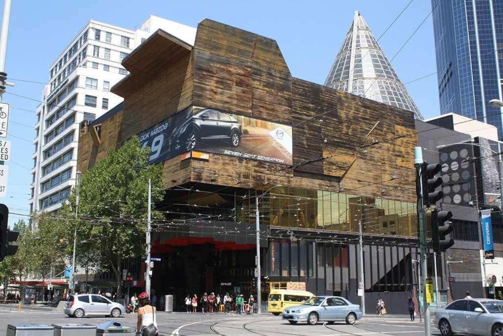 A Cozy Studio Only A 4-min Walk To Victoria Market Apartment Melbourne