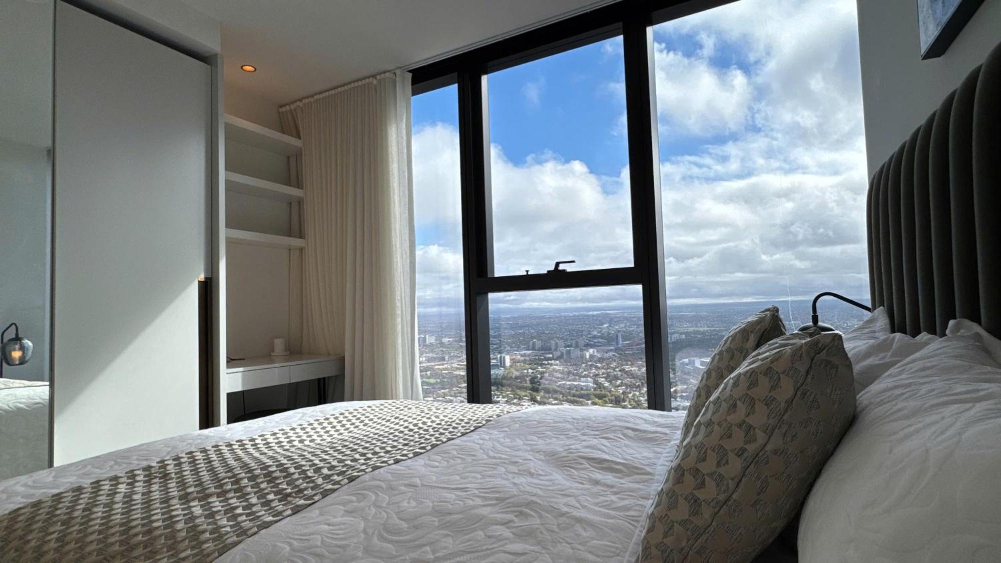 Apartment Cbd Skyline Luxury 2 Beds, 2 Baths Free Parking *