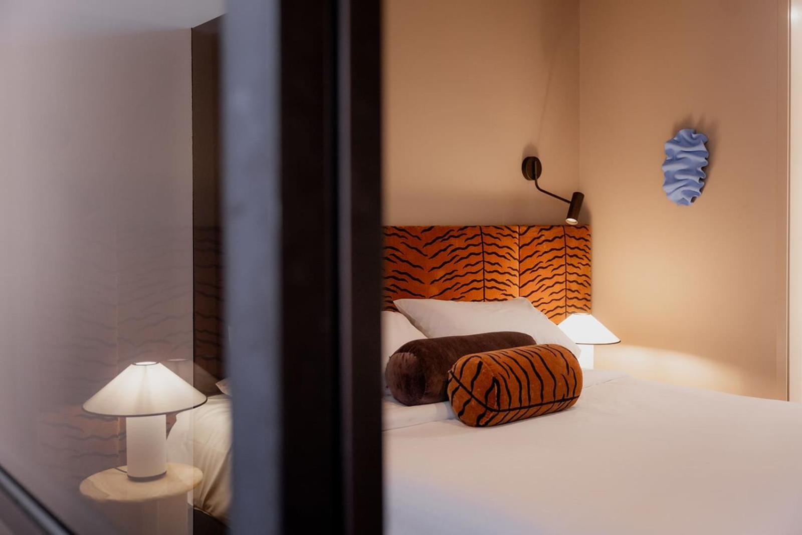 A Luxe In The Paris End Of Apartment