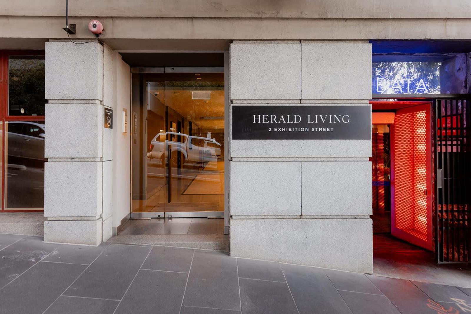 A Luxe In The Paris End Of Apartment Melbourne