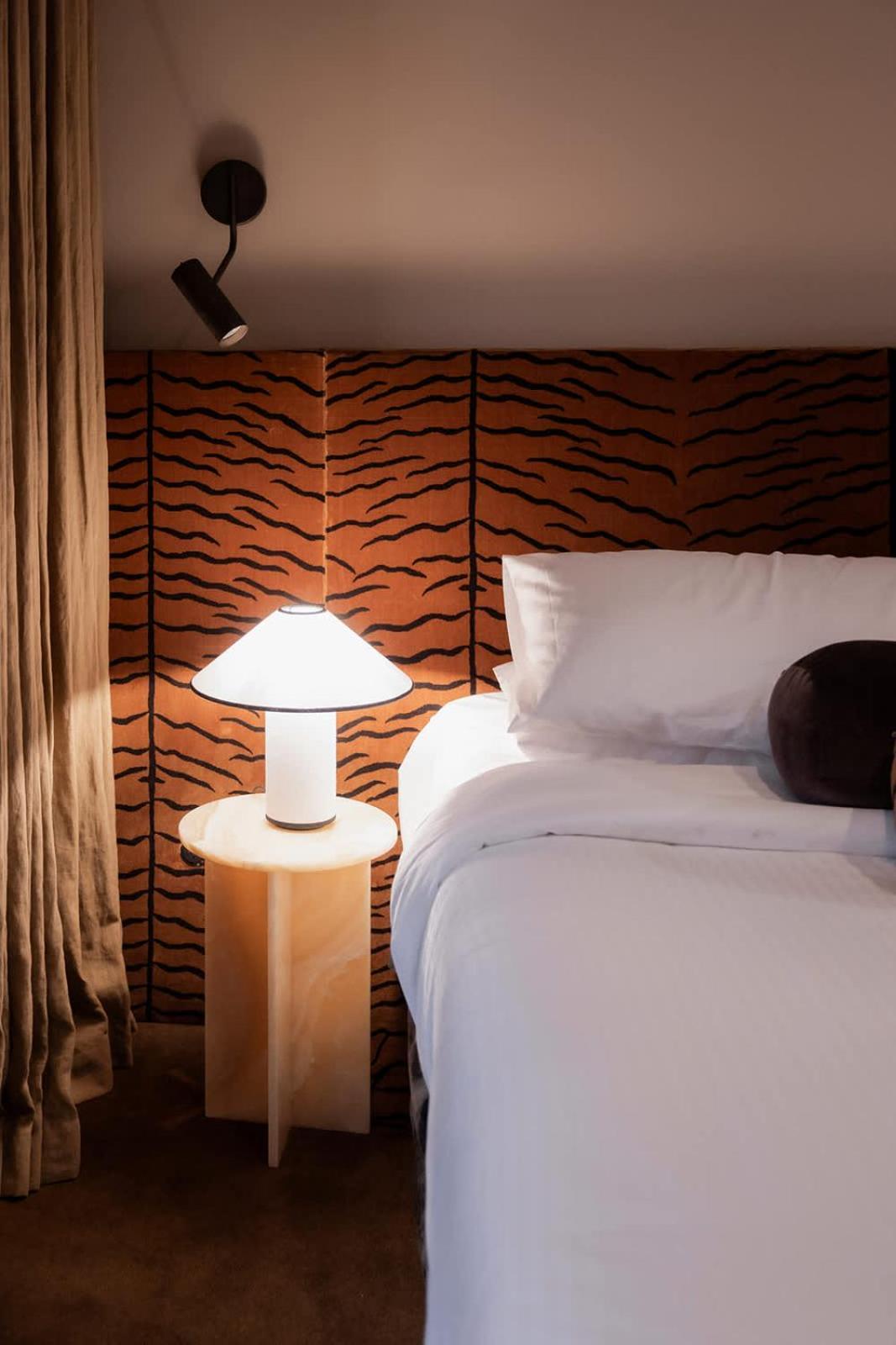 A Luxe In The Paris End Of Apartment *