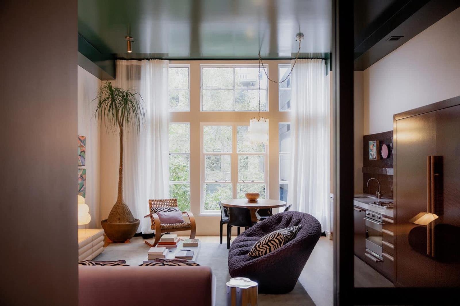 A Luxe In The Paris End Of *