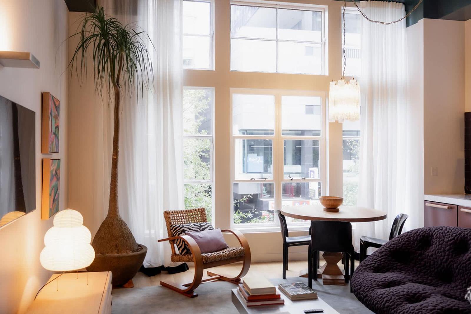 A Luxe In The Paris End Of Apartment *