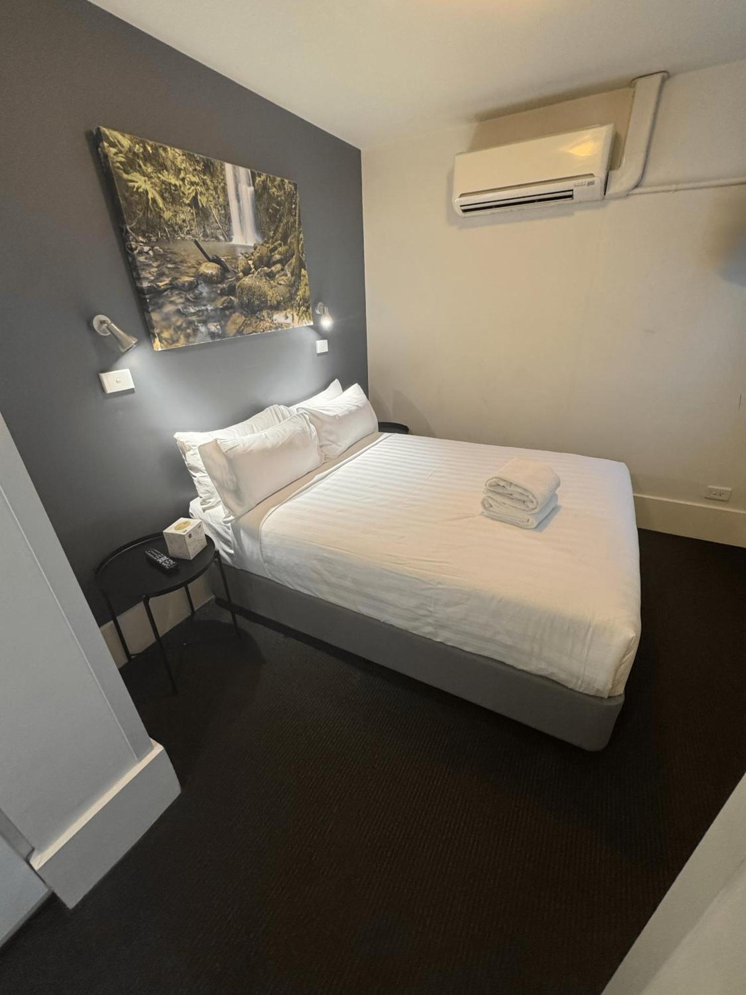 Yha * Melbourne