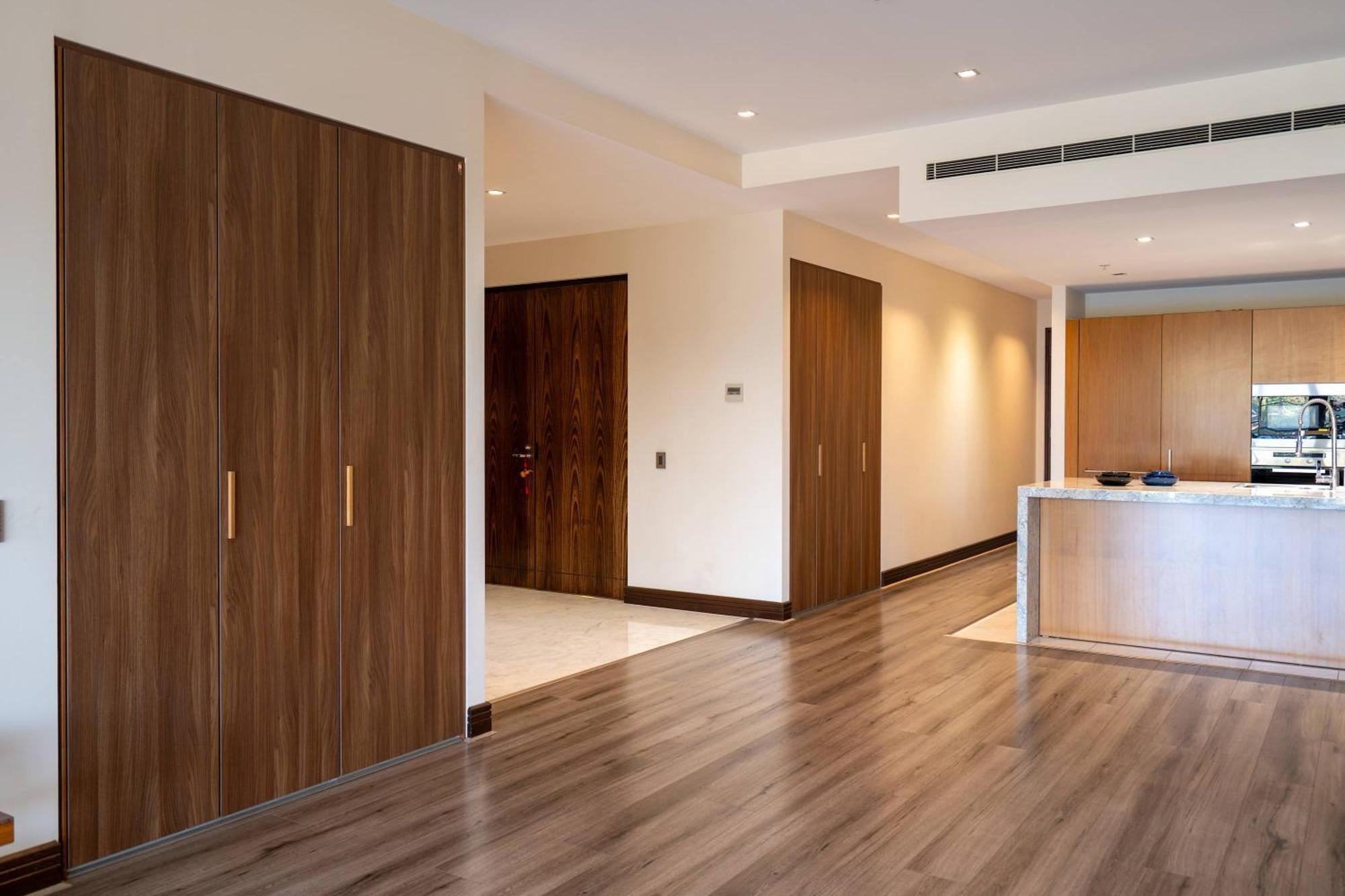 Grand St Kilda 2-story Sub-penthouse Apartment Melbourne