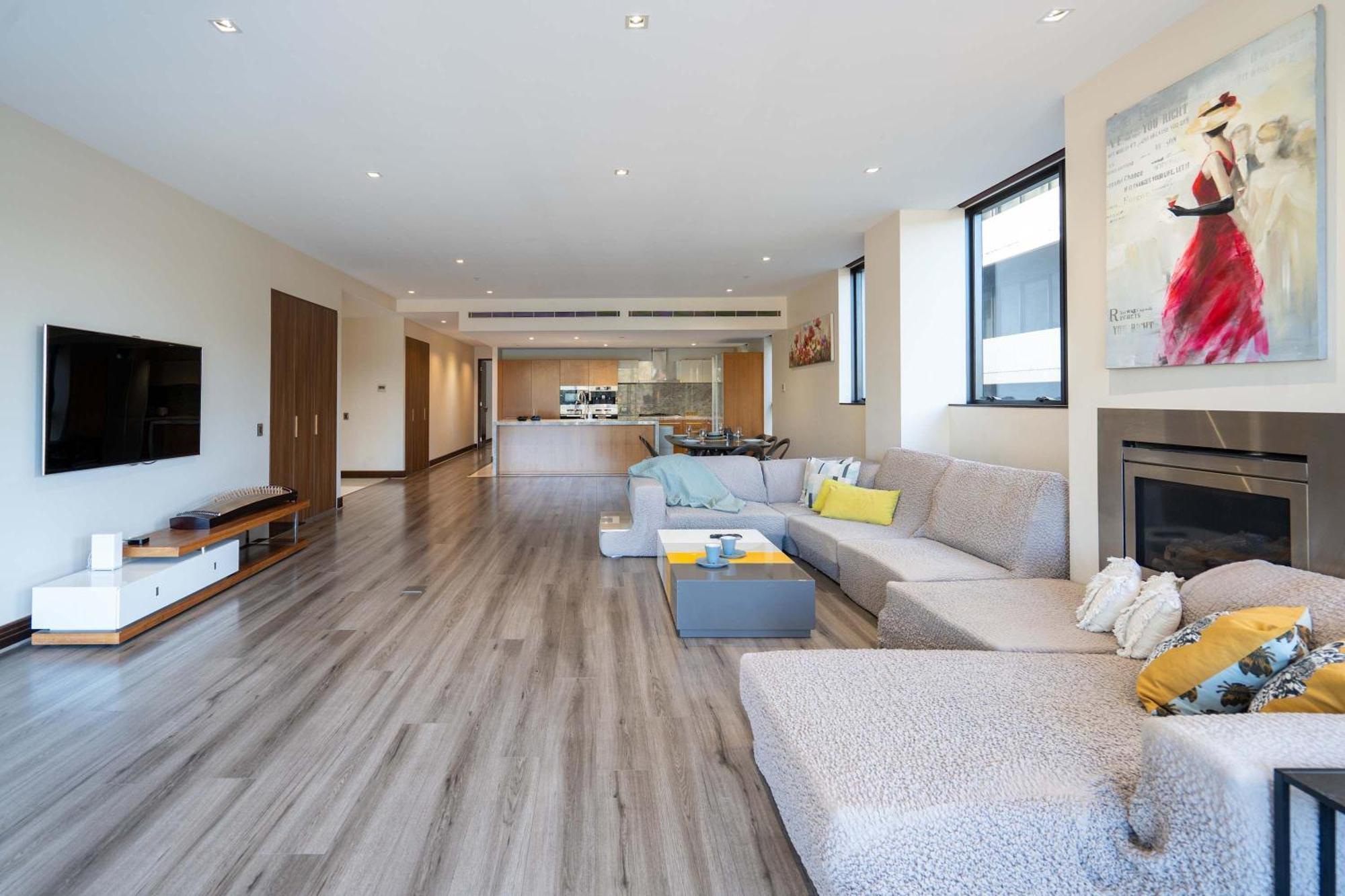 Grand St Kilda 2-story Sub-penthouse Melbourne